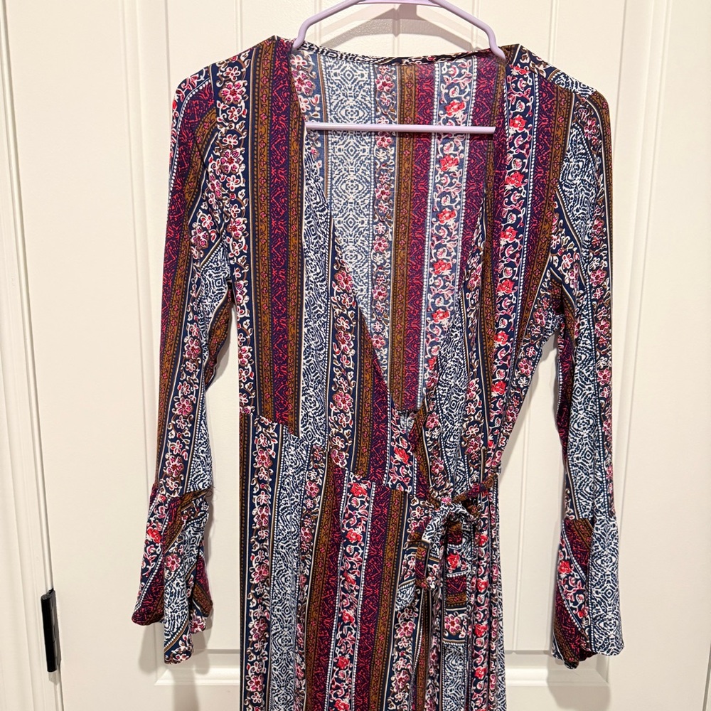 Elegant Boho Maxi Wrap Dress - Picture 4 of 8
